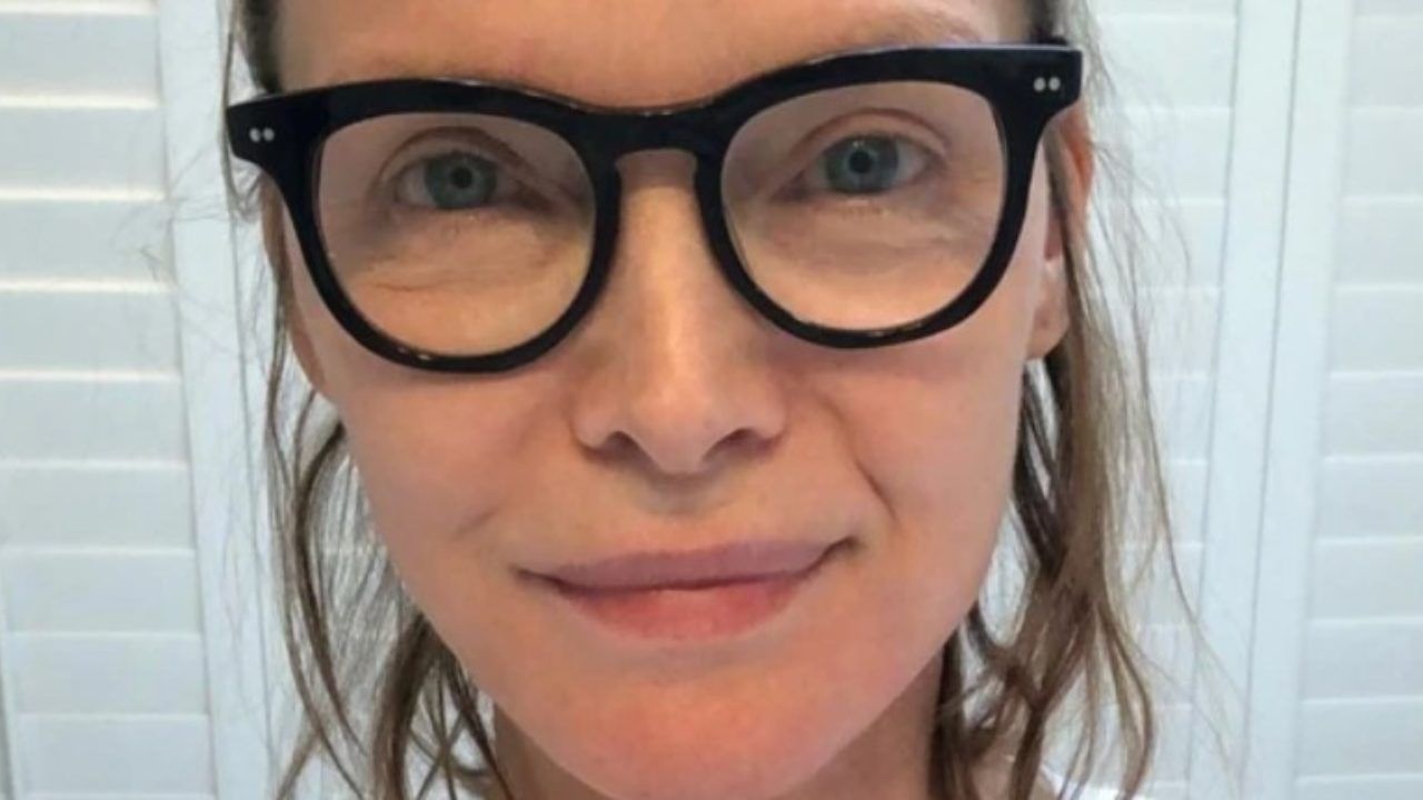 Michelle Pfeiffer da hollywood selfie senza trucco