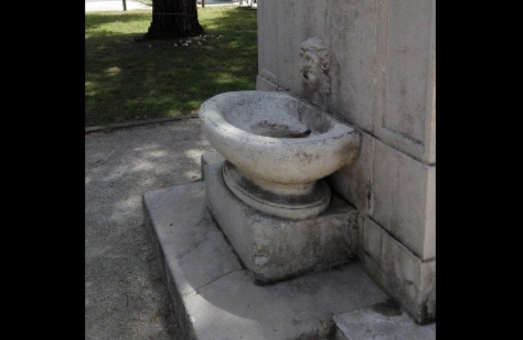 Una fontana pubblica