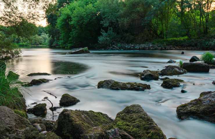 bomba d'acqua livello fiume