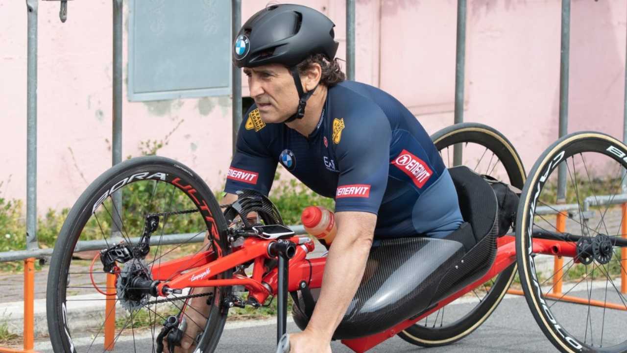 Alex Zanardi esce dall'ospedale