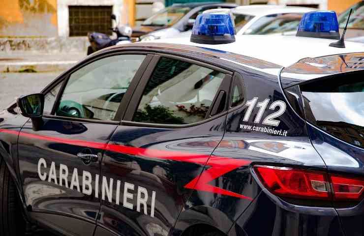 Coppia fa sesso pubblico multa carabinieri