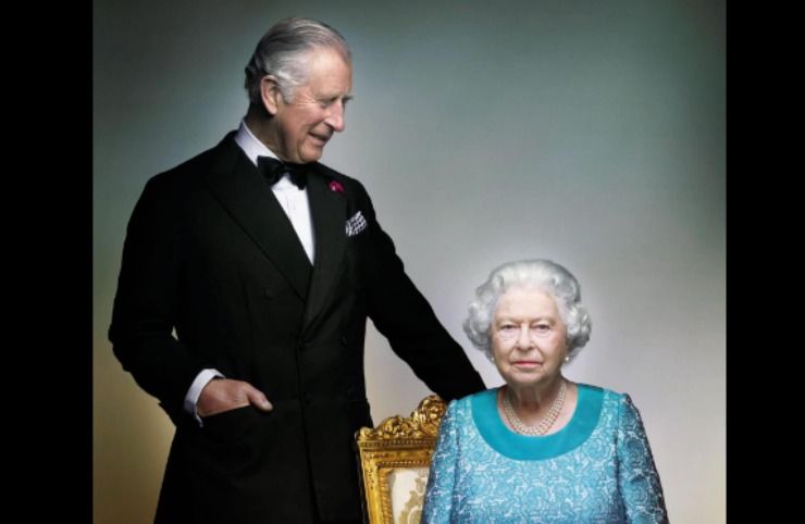 Principe Carlo con Elisabetta II