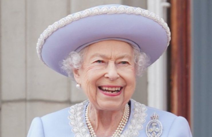 Queen Elizabeth segno dal cielo