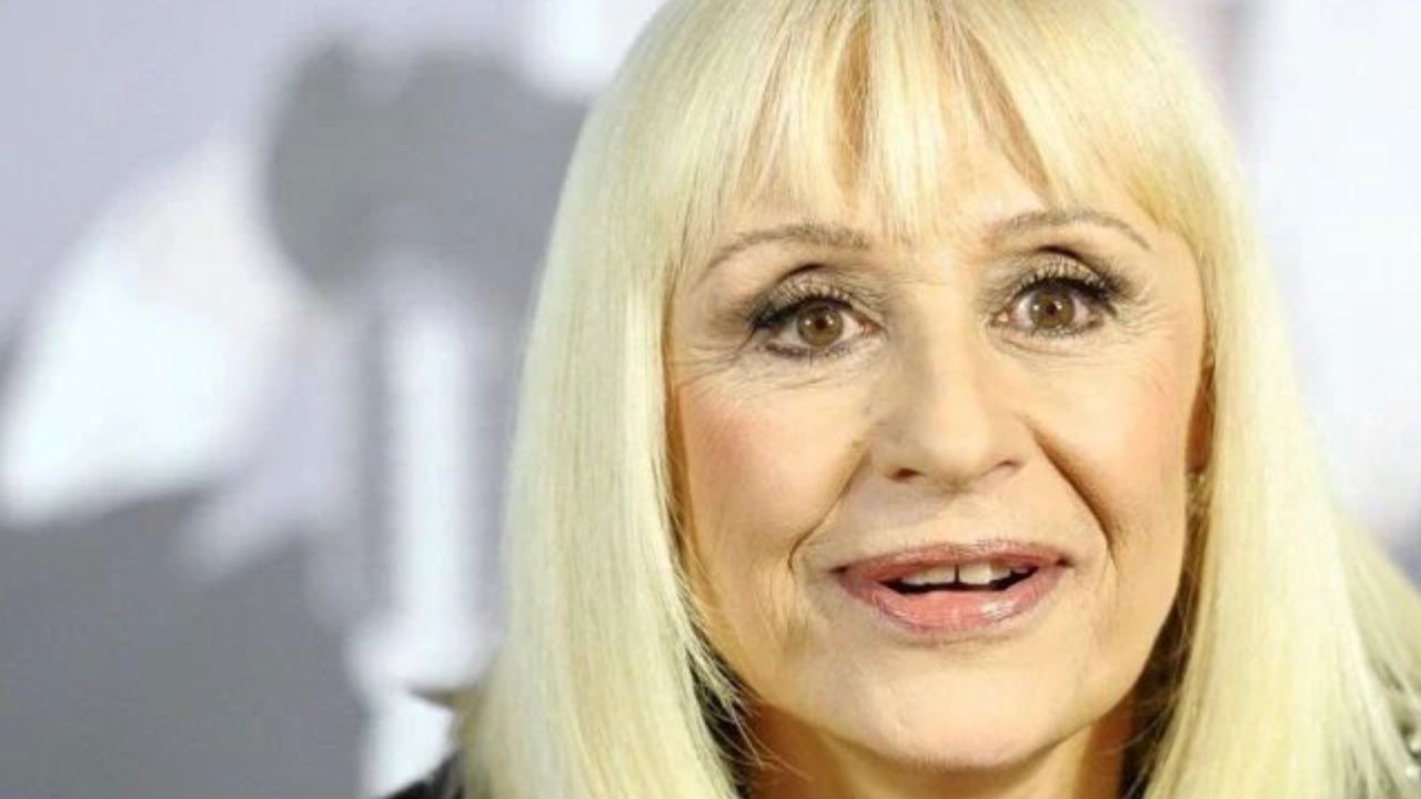 Raffaella Carrà omaggio icona televisione pezzo collezione