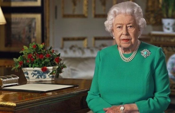Regina Elisabetta console videogiochi oro asta