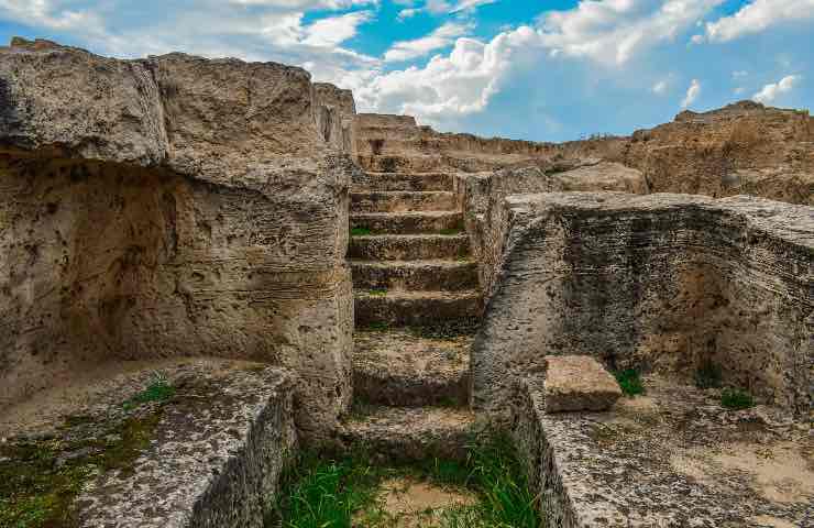 scoperta Italia tombe romane