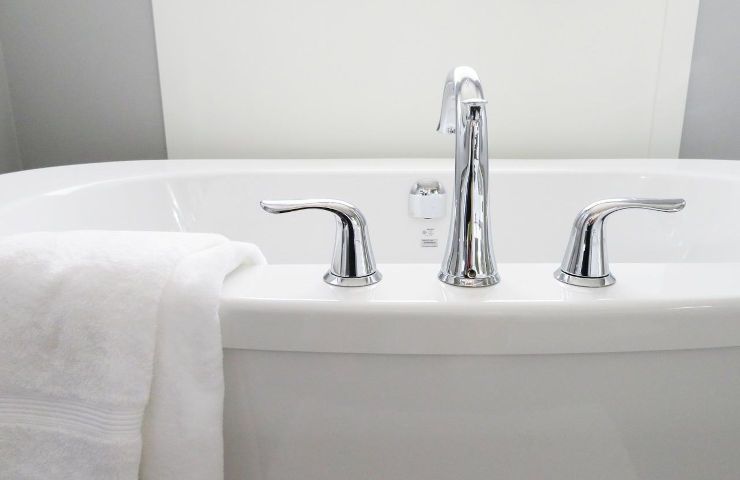 Eliminare calcare vasca bagno sanitari bagno