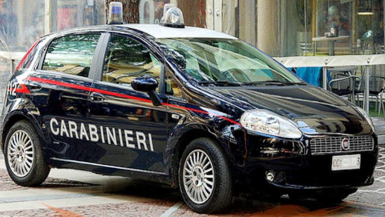 rapina centro commerciale guardia