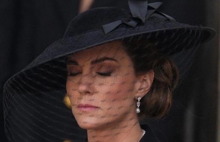 Kate Middleton boicottata dalla folla