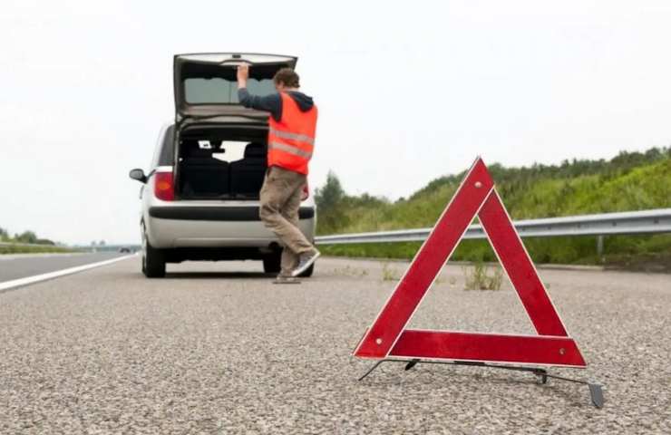 Auto in panne travolto e ucciso 51enne Appia