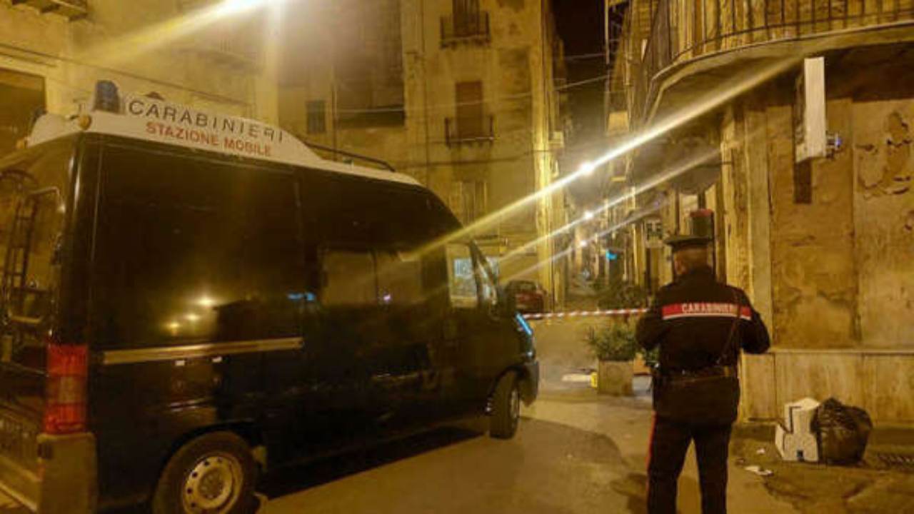 Carabinieri stazione mobile Caltanissetta foto