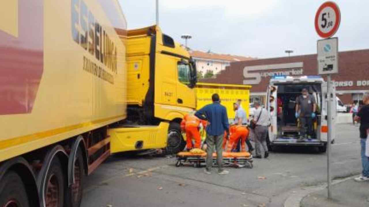 Operaio muore schiacciato dal camion
