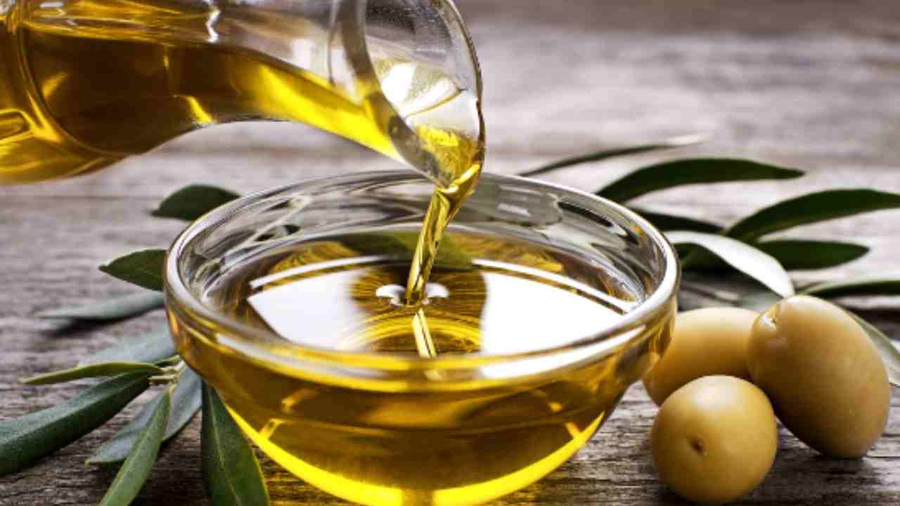 L'olio di oliva per il giardino