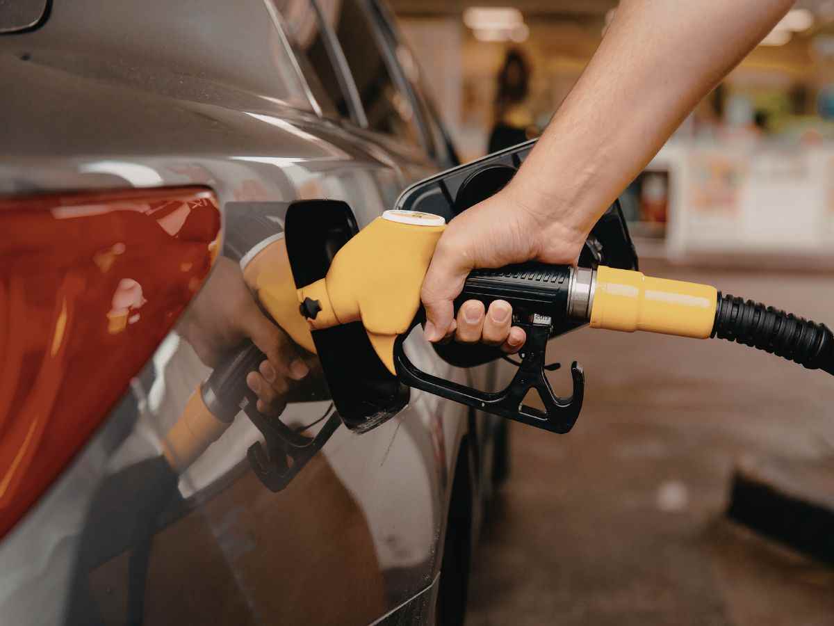 Pompa di benzina e rifornimento